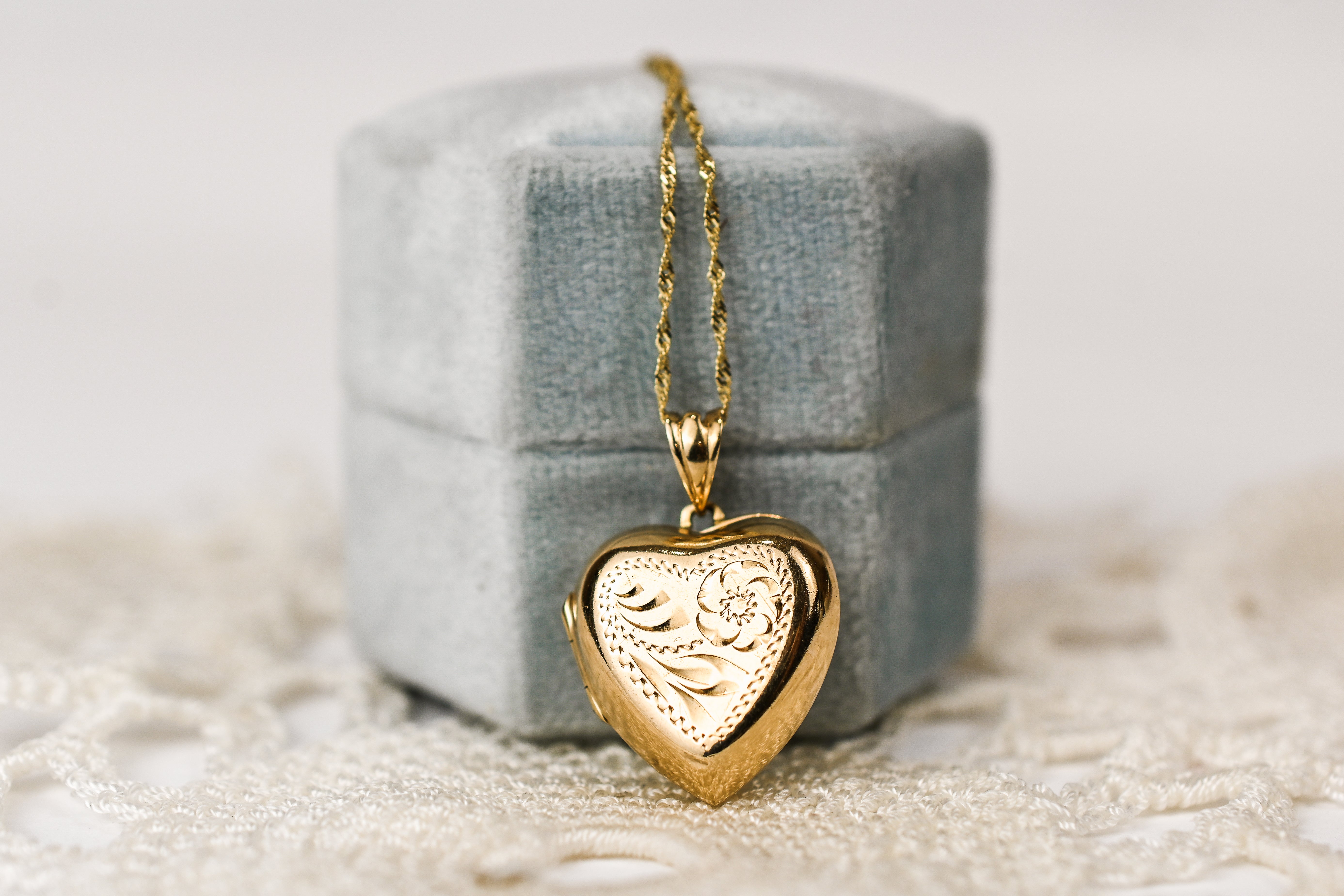 Vintage Heart Locket Solid Gold | FLUX and STONE JEWELRY